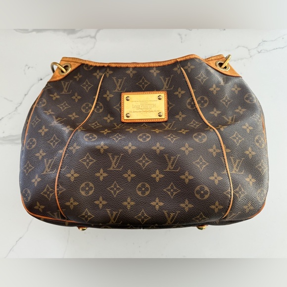 Louis Vuitton Handbags - Louis Vuitton Galleria PM Monogram bag